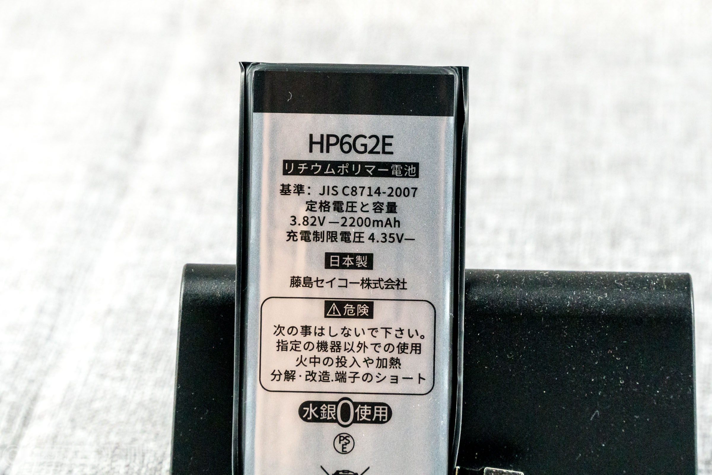 电池越大寿命越差？新评科技历时170天评测，5大品牌顶级旗舰1000次充放电循环，究竟哪家的电池最耐用？