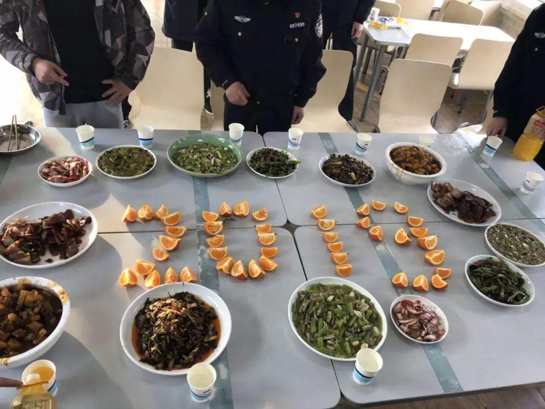 掌勺年夜饭，00后的厨艺之光