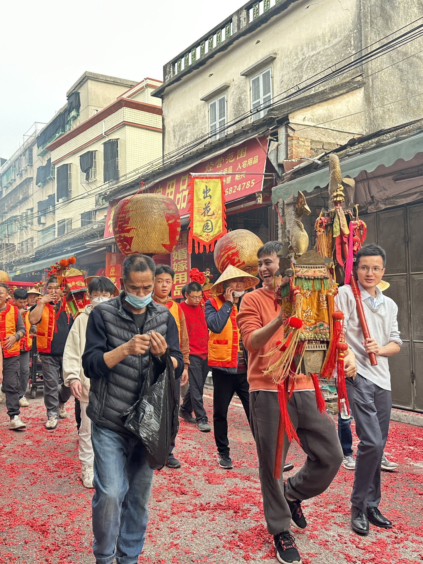 全国忙着上班，闽粤独特年味仍浓