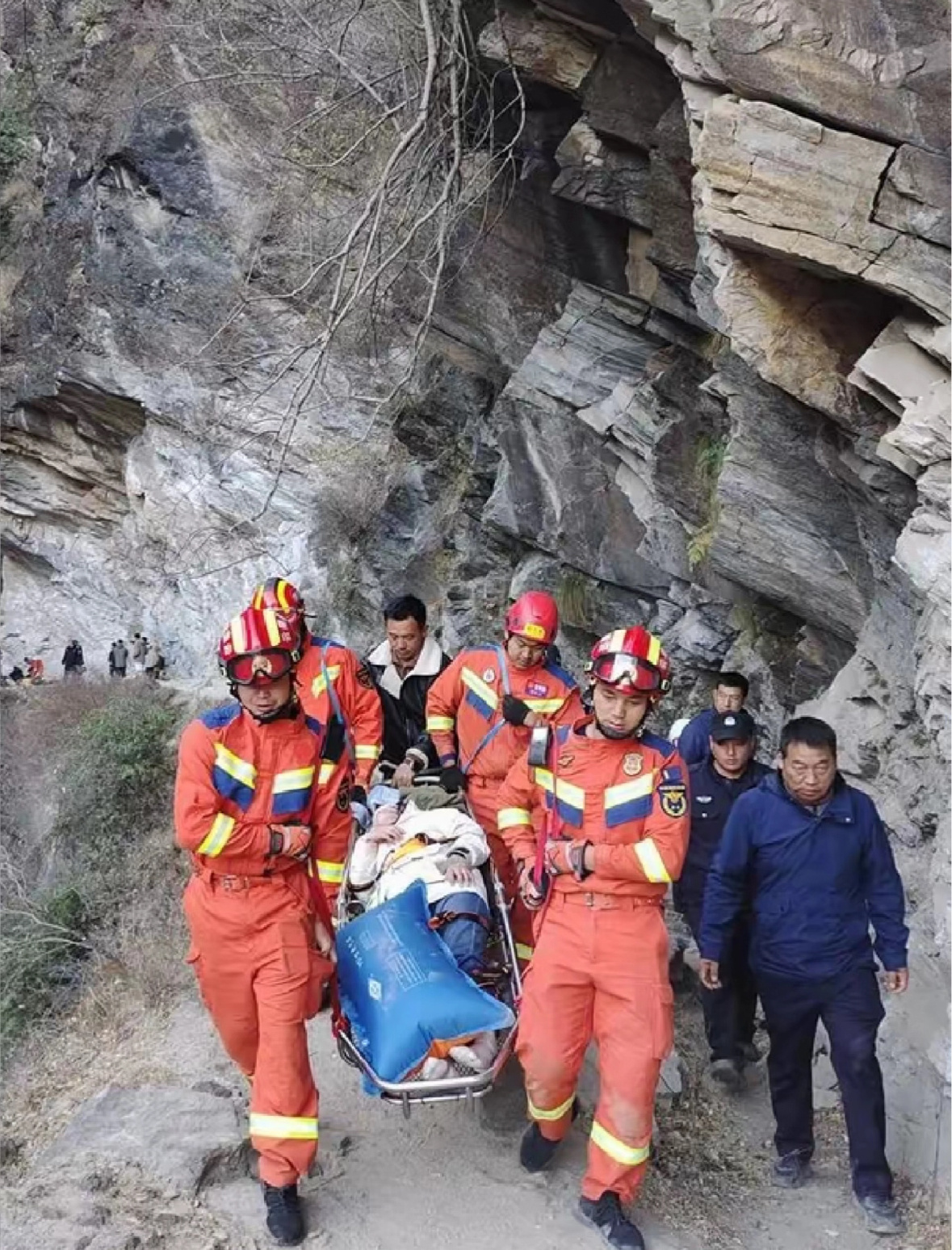 女孩逃票进景区后坠亡，景区究竟应否担责？深度解读背后的法律与伦理问题