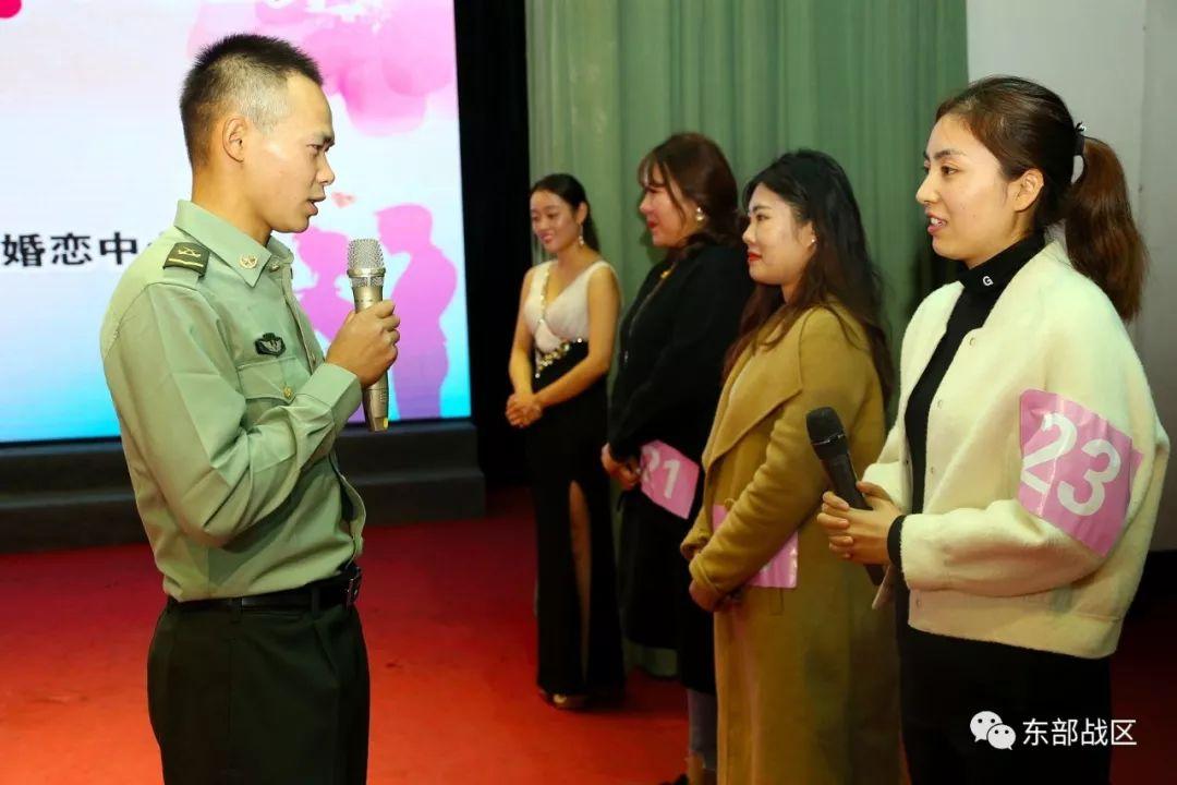 幼儿园小甜嗓惊艳全场，兵哥哥羞涩脸红——一次意外的互动之旅